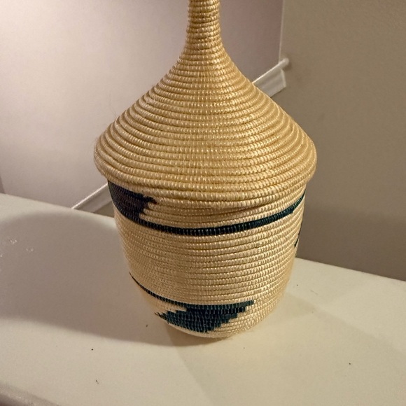 Rare  Rwandan Handmade Nesting Baskets with Lids 2.5”-9.5” set of 5 - Picture 3 of 9